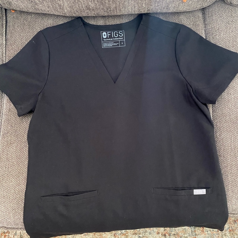Figs Casma™ Three-Pocket Scrub Top